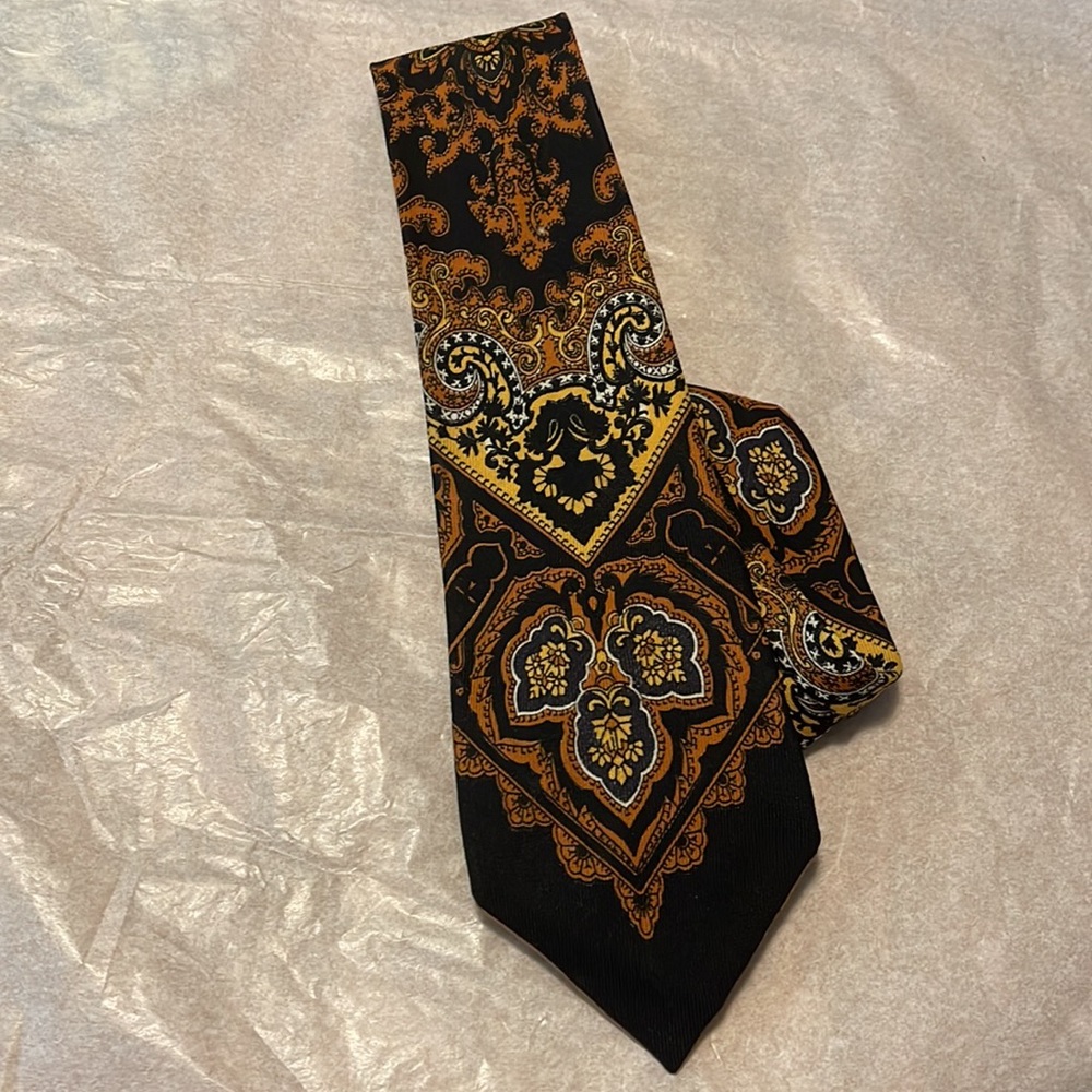Used tie - Picture 6 of 8